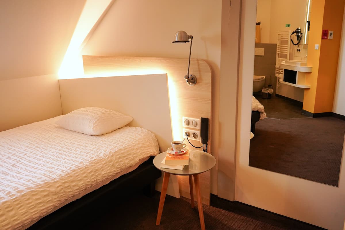 Comfort-Einzelzimmer | Schreibtisch, Verdunkelungsvorhänge, schallisolierte Zimmer