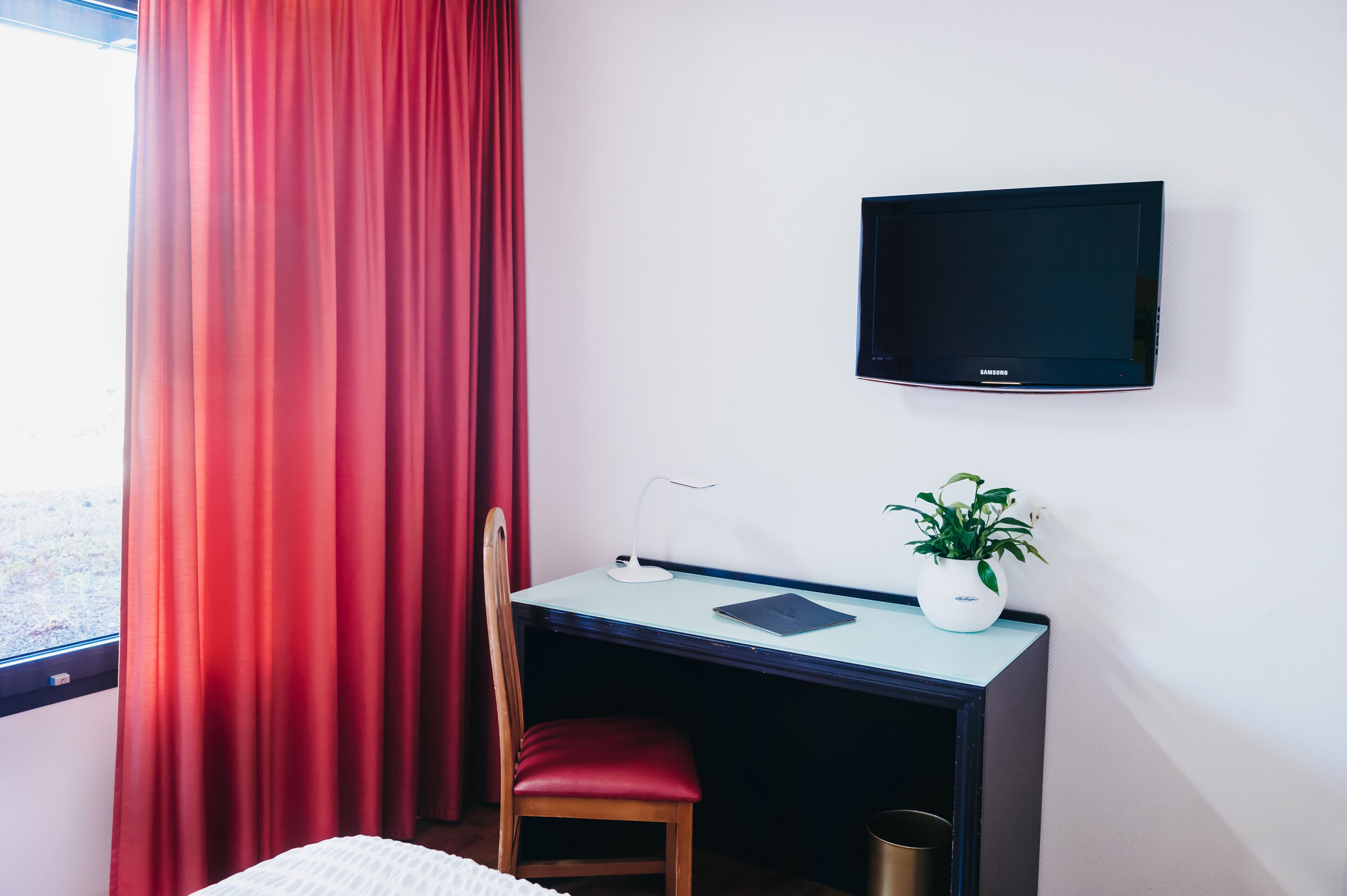 standard room | desk, blackout curtains, soundproofing, free wifi