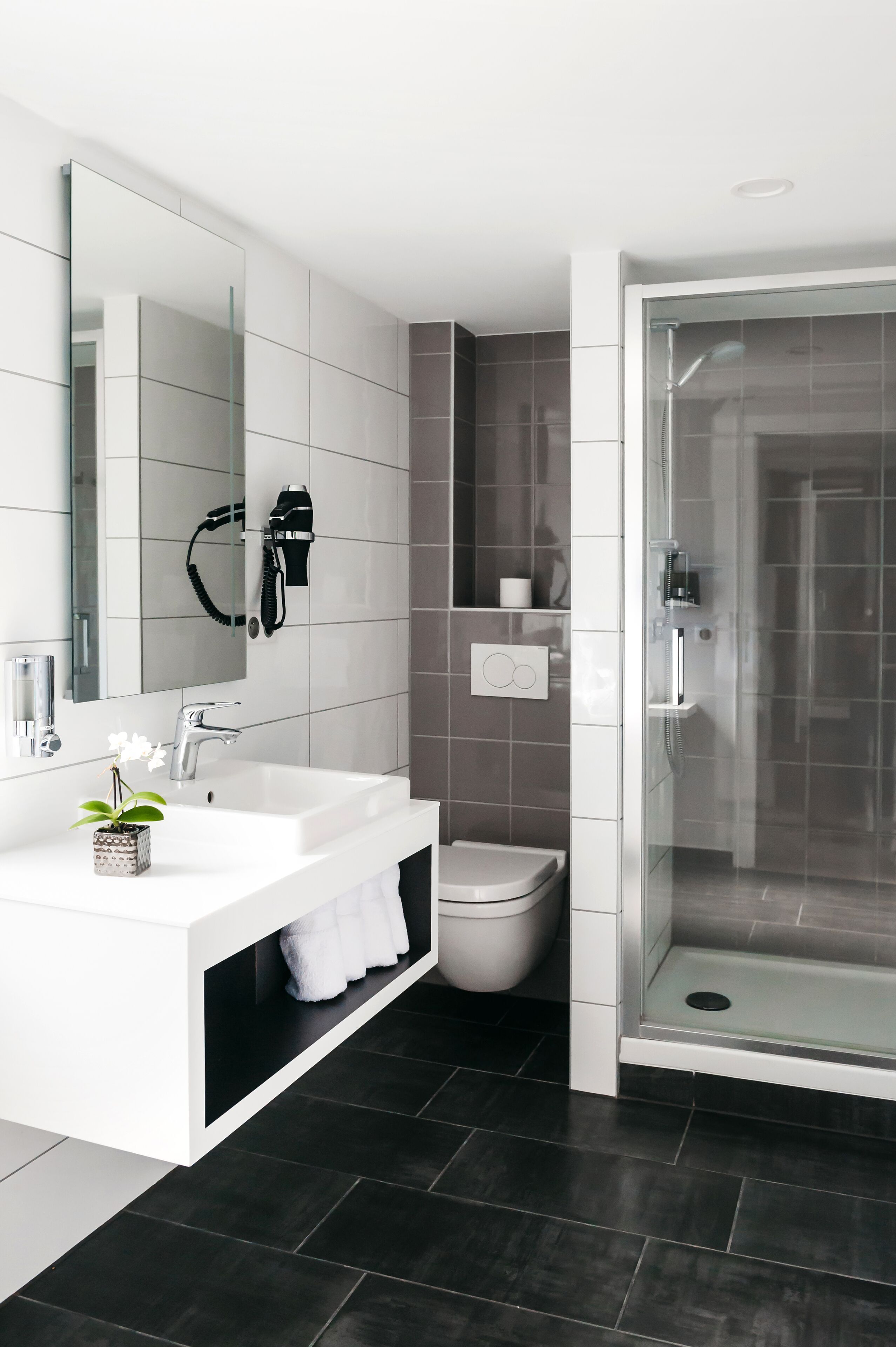 free toiletries, towels