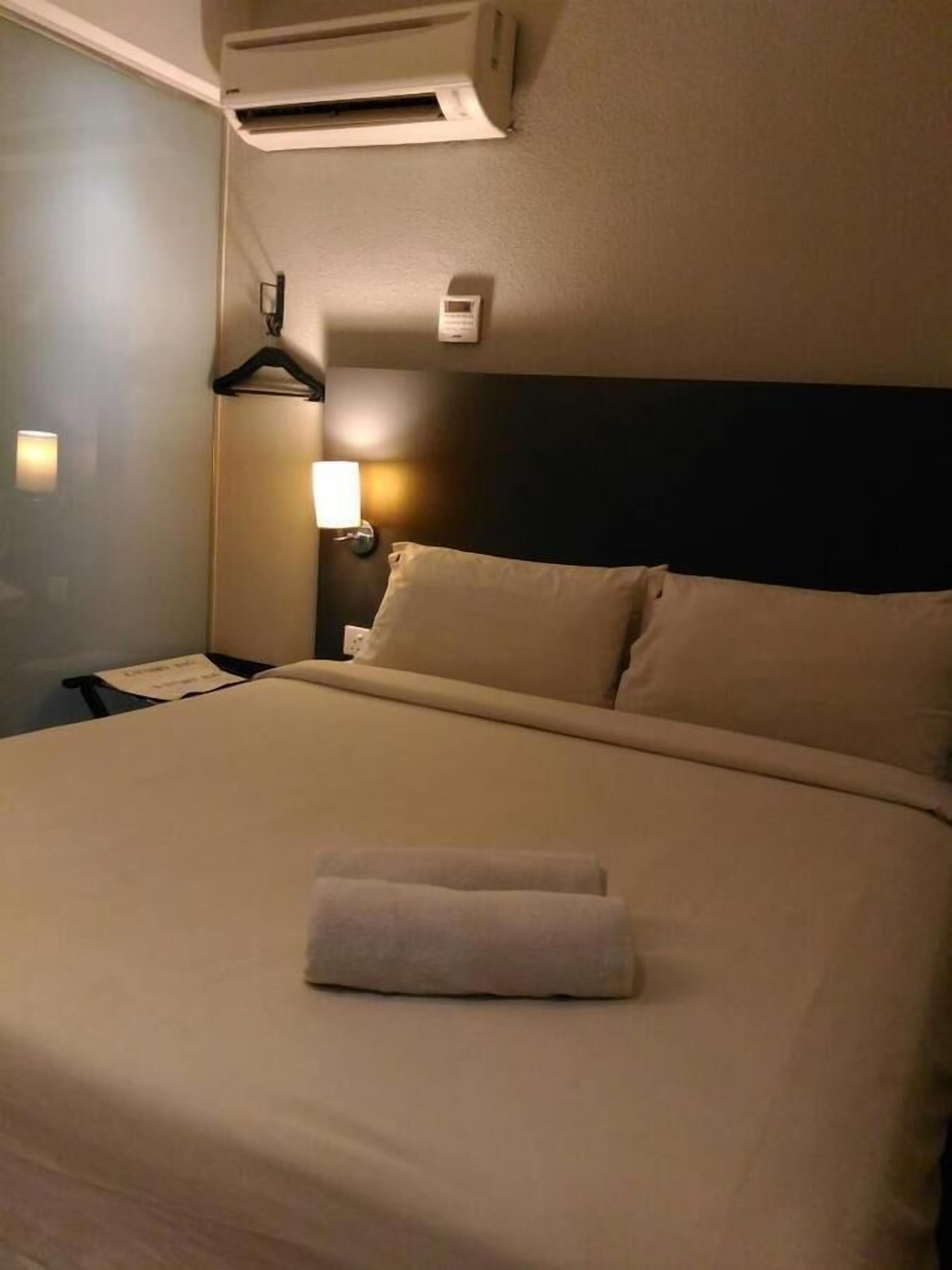 standard queen, no windows | 1 bedroom, in-room safe, desk, free wifi