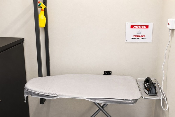 Iron/ironing board