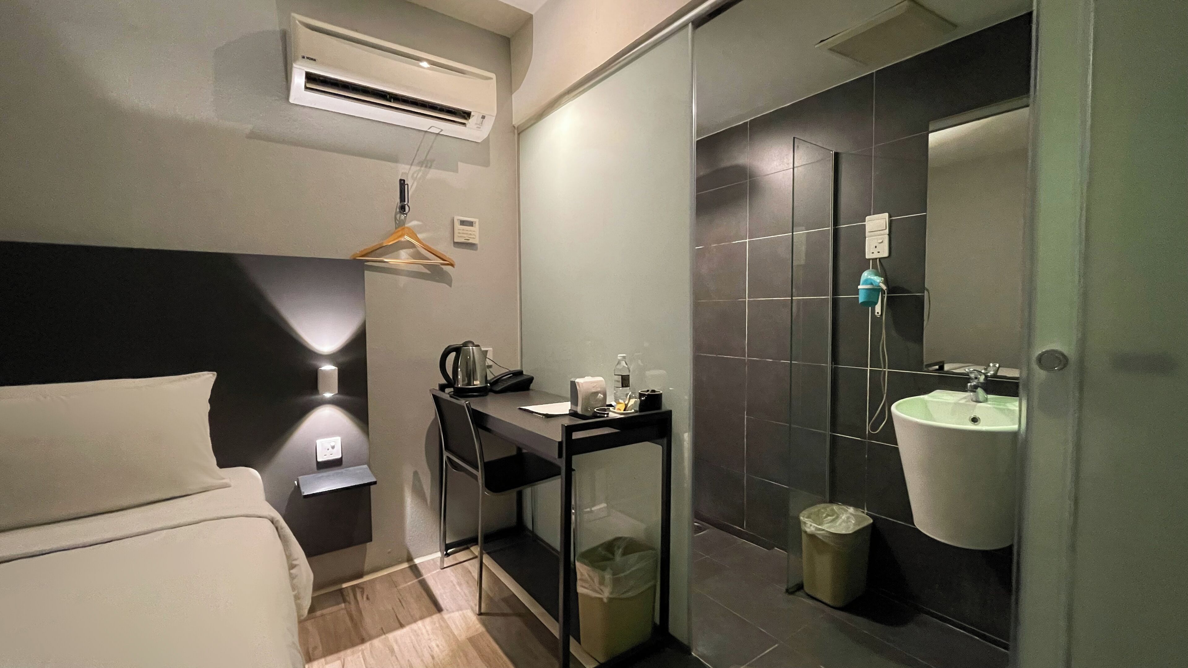 Ducha, cabezal de ducha tipo lluvia, artículos de tocador gratuitos