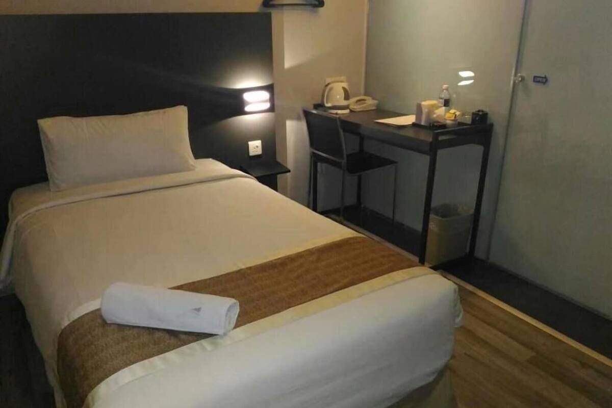 Desk, free WiFi, wheelchair access
