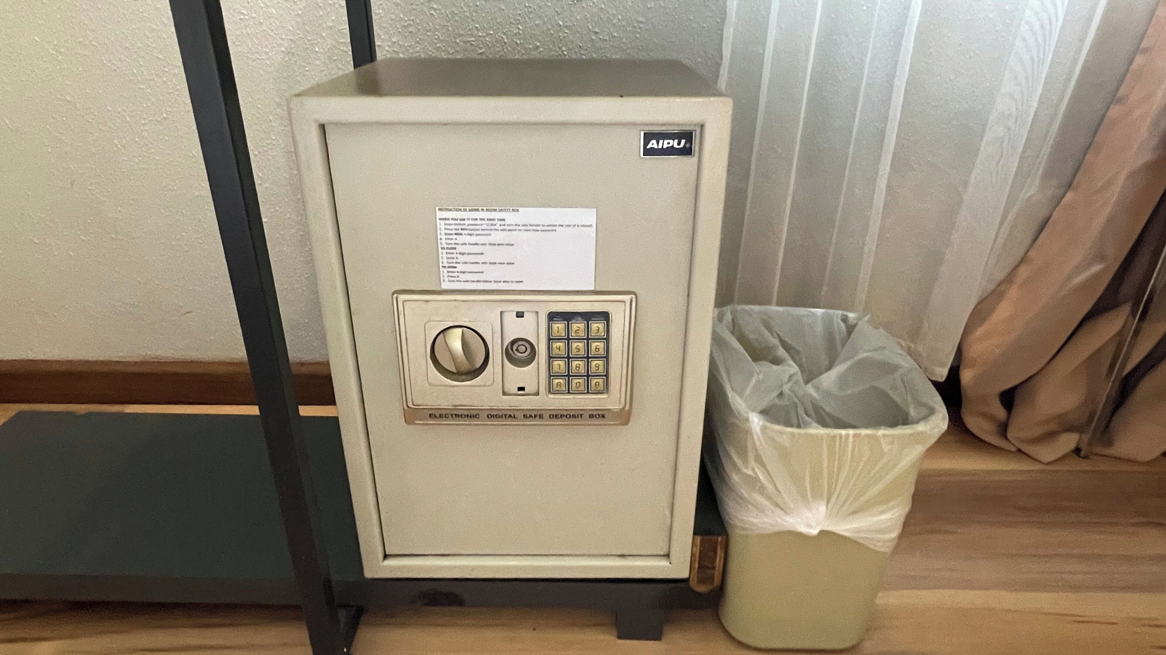 1 bedroom, in-room safe, desk, free wifi