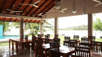 Breakfast, lunch, dinner served; international cuisine