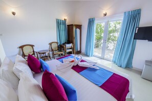 Basic Double or Twin Room, 1 Bedroom, Lake View | Minibar, in-room safe, desk, iron/ironing board