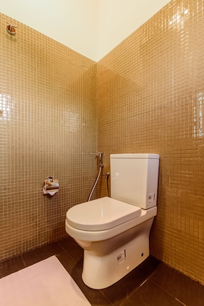Basic Double or Twin Room | Bathroom | Shower, free toiletries, towels