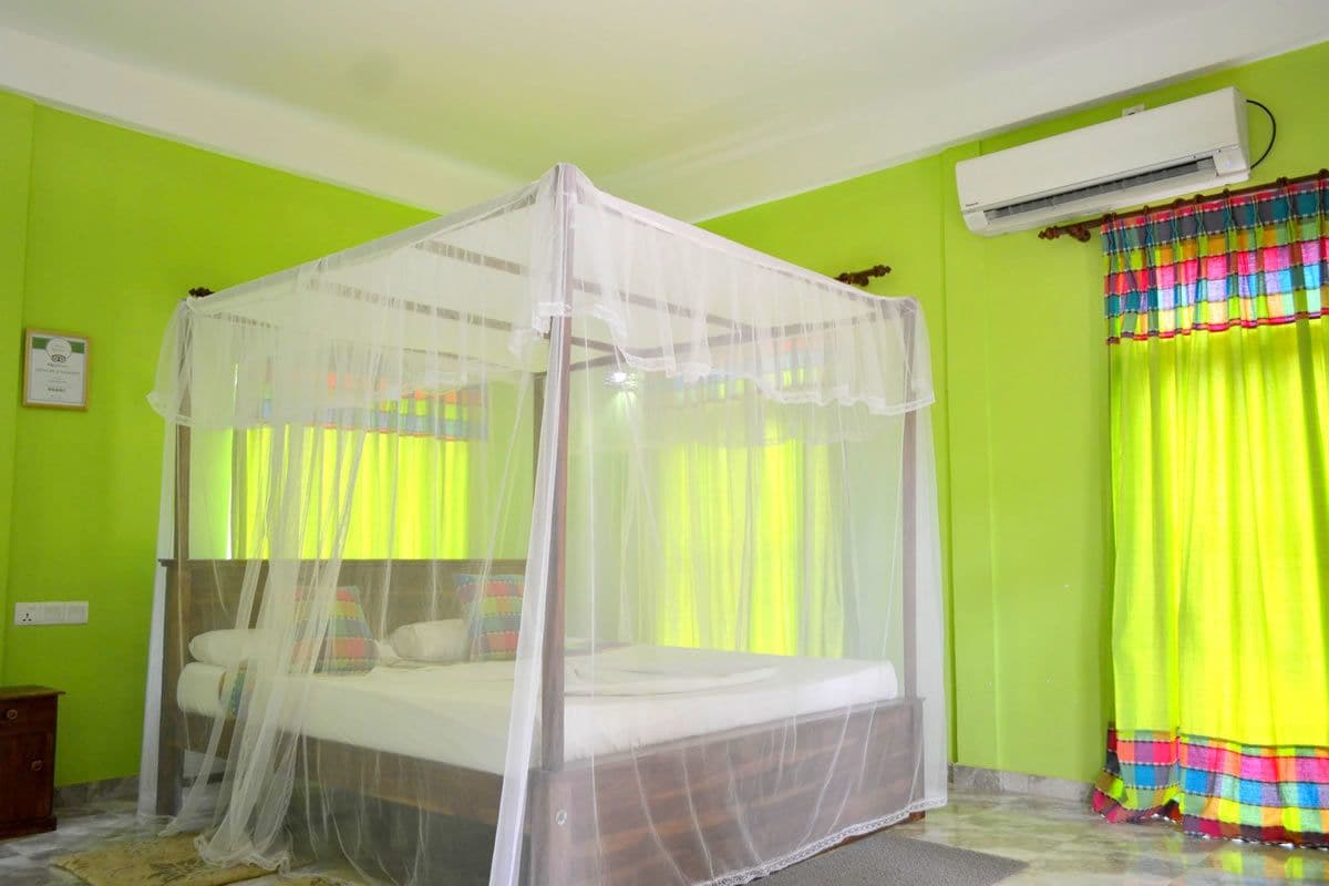 superior double or twin room, 1 king bed, non smoking, mountain view | 1 bedroom, individually furnished, desk