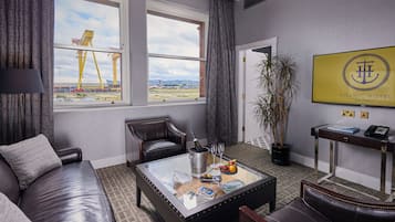 Suite, 1 King Bed | Premium bedding, in-room safe, desk, laptop workspace