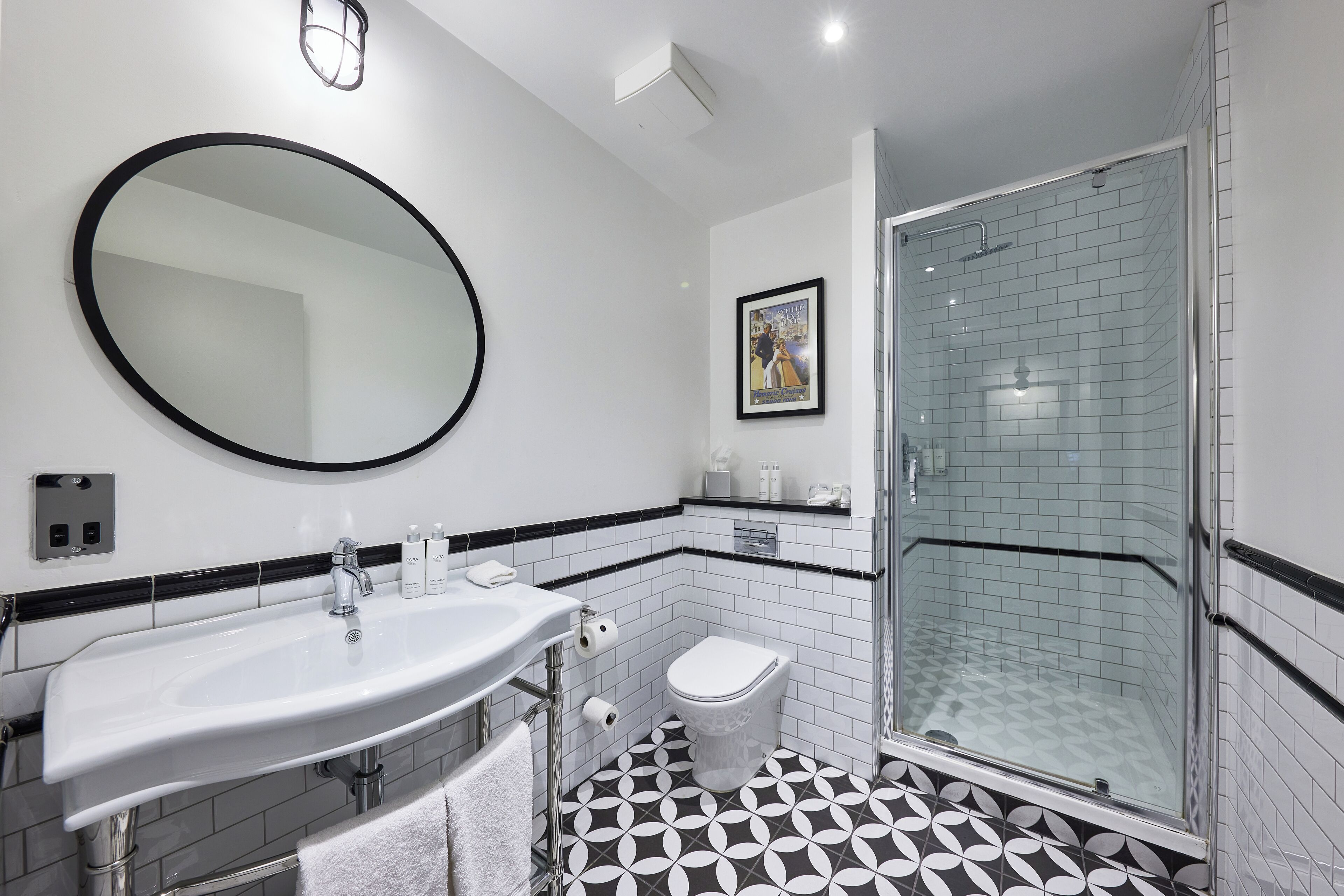 standard room, 1 double bed | bathroom | free toiletries, hair dryer, bathrobes, slippers