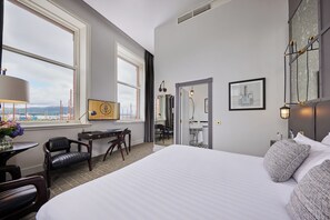 Deluxe-Zimmer, 1 King-Bett | Hochwertige Bettwaren, Zimmersafe, Schreibtisch