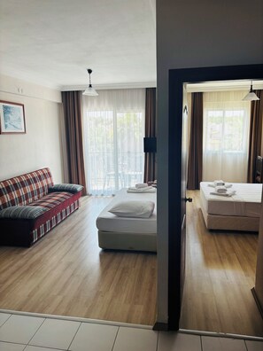 Apartment | Wohnbereich | LCD-Fernseher
