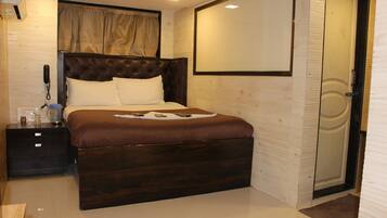 Premium bedding, desk, soundproofing, rollaway beds