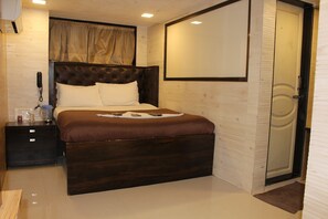 Deluxe AC Room