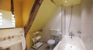 Shower, designer toiletries, hair dryer, towels - The Stag and Huntsman (Henley-on-Thames)