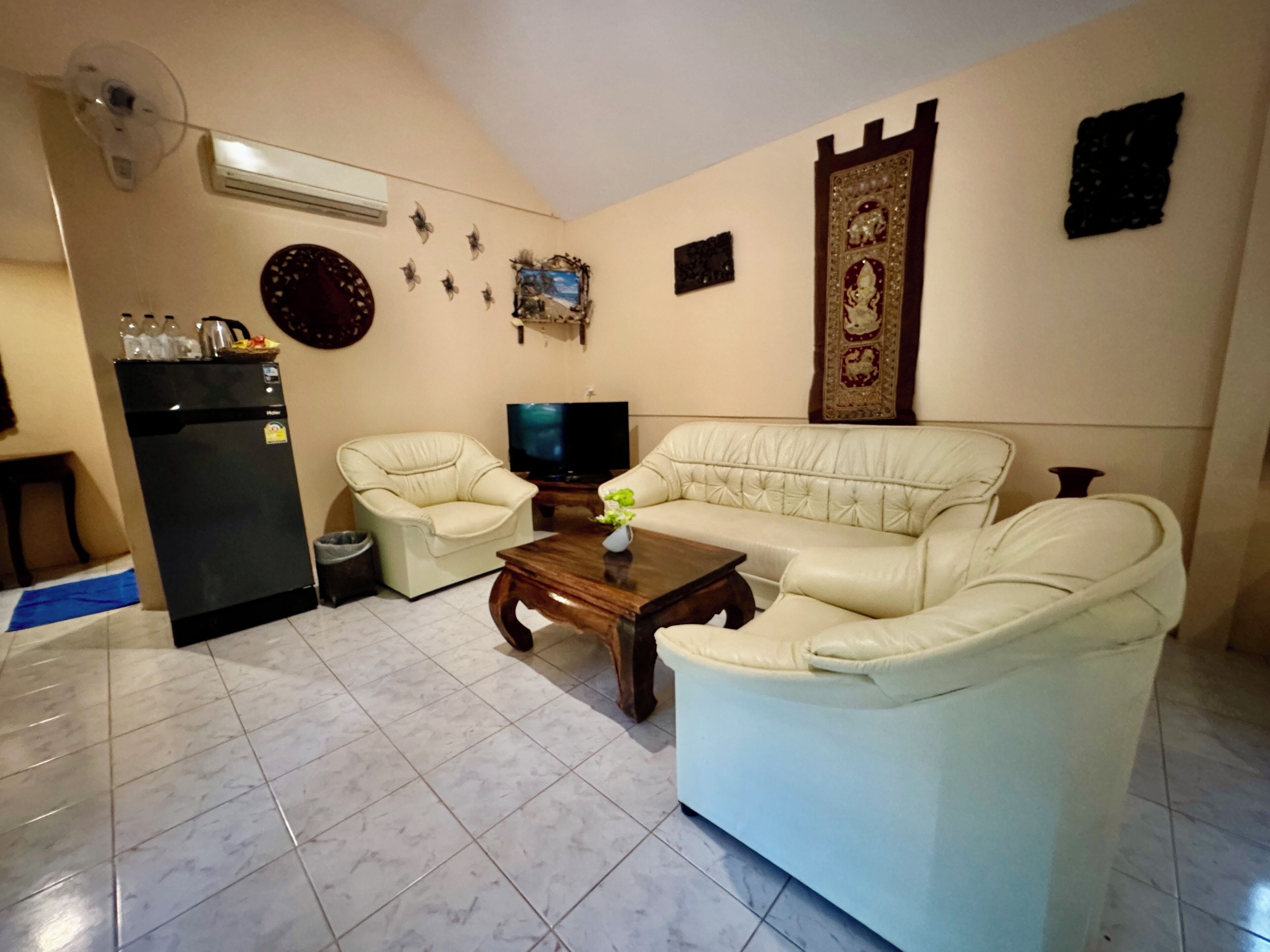 family room, 1 bedroom, garden view, ground floor | bathroom | shower, free toiletries, hair dryer, towels