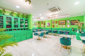 Free daily buffet breakfast  - Sé Boutique Hotel (Funchal)