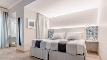 Quarto duplo luxo | Edredons de pluma, cofres nos quartos, cortinas blackout