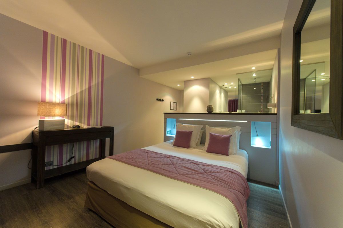Premium bedding, free cots/infant beds, free WiFi, bed sheets