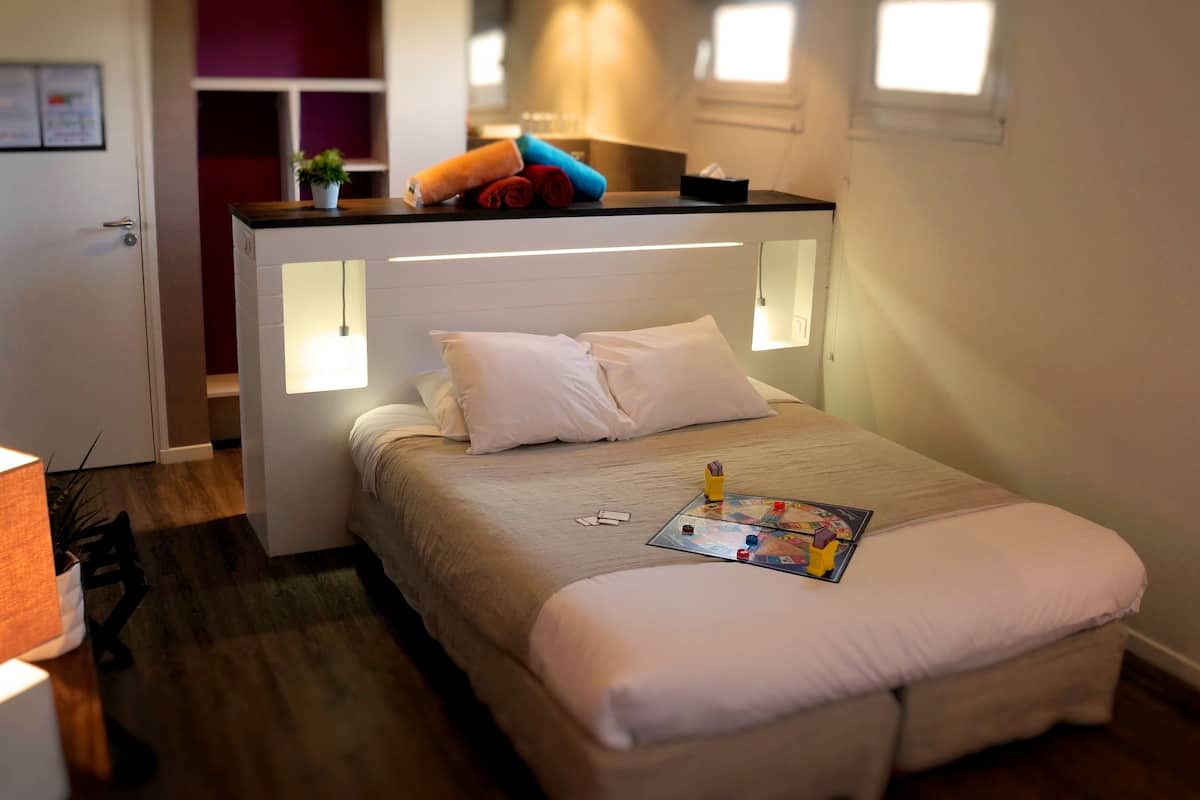 family room | 1 bedroom, premium bedding, free cots/infant beds, free wifi