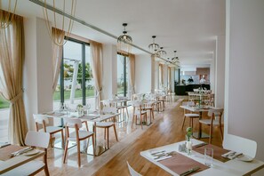 Petit déjeuner complet compris tous les jours