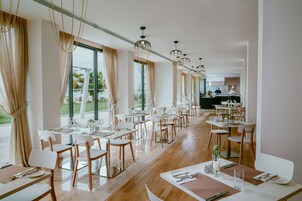 Free daily full breakfast