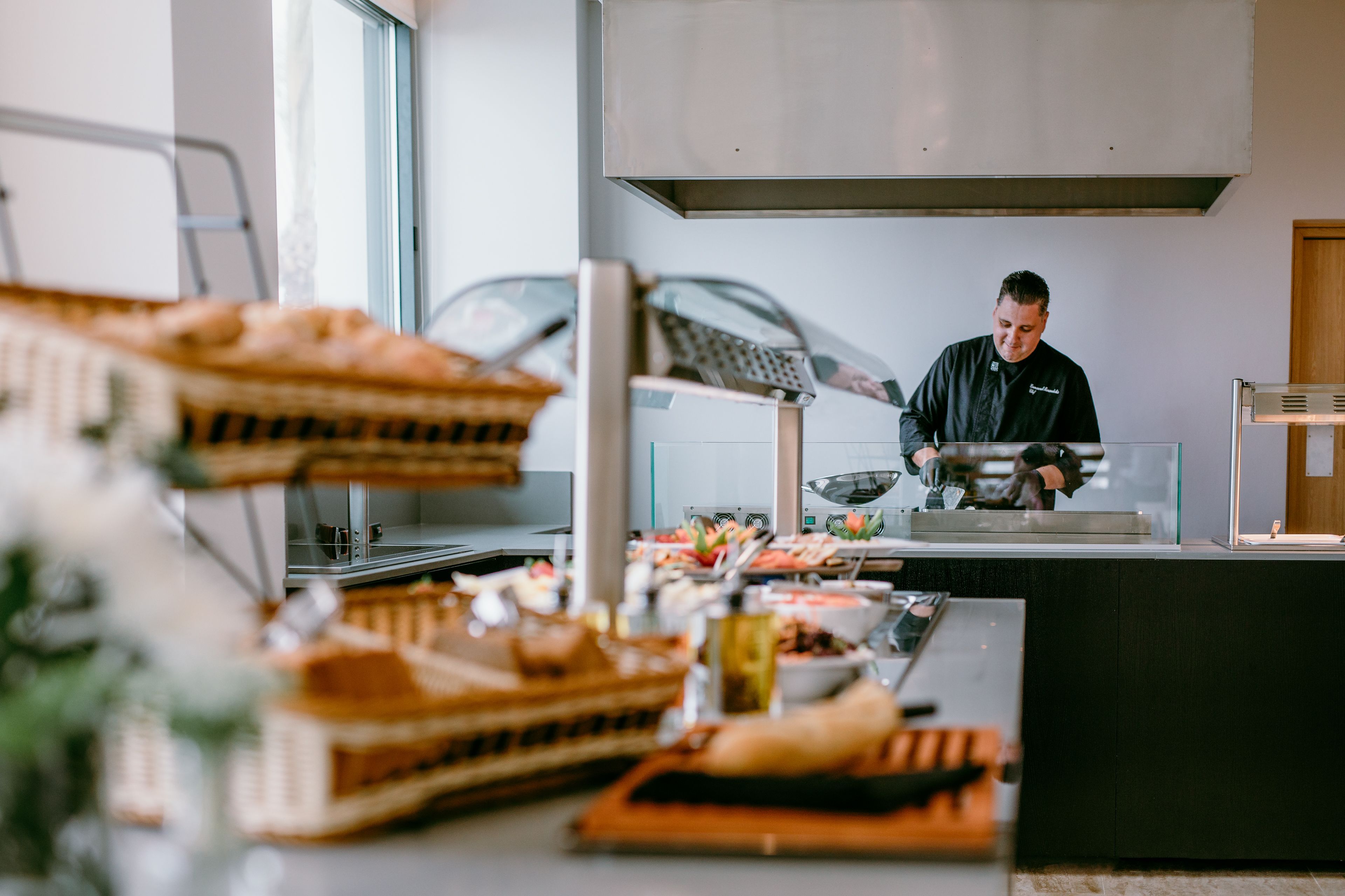 free daily full breakfast