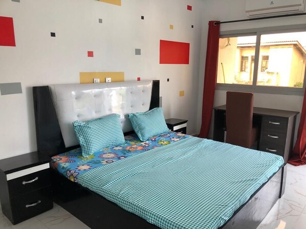 Bureau, espace de travail pour ordinateurs portables