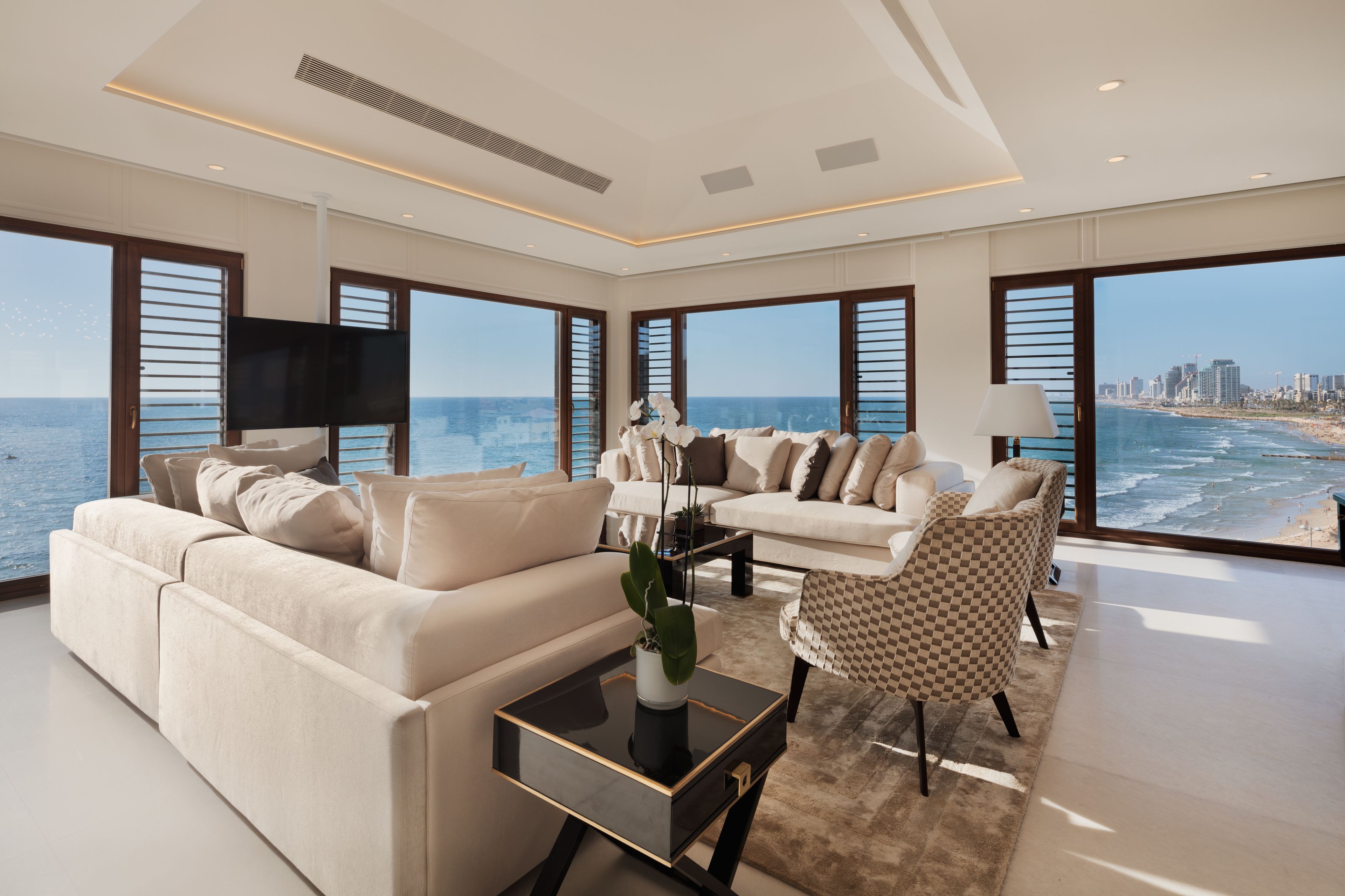 Minibar, coffres-forts dans les chambres, bureau, chambres insonorisées