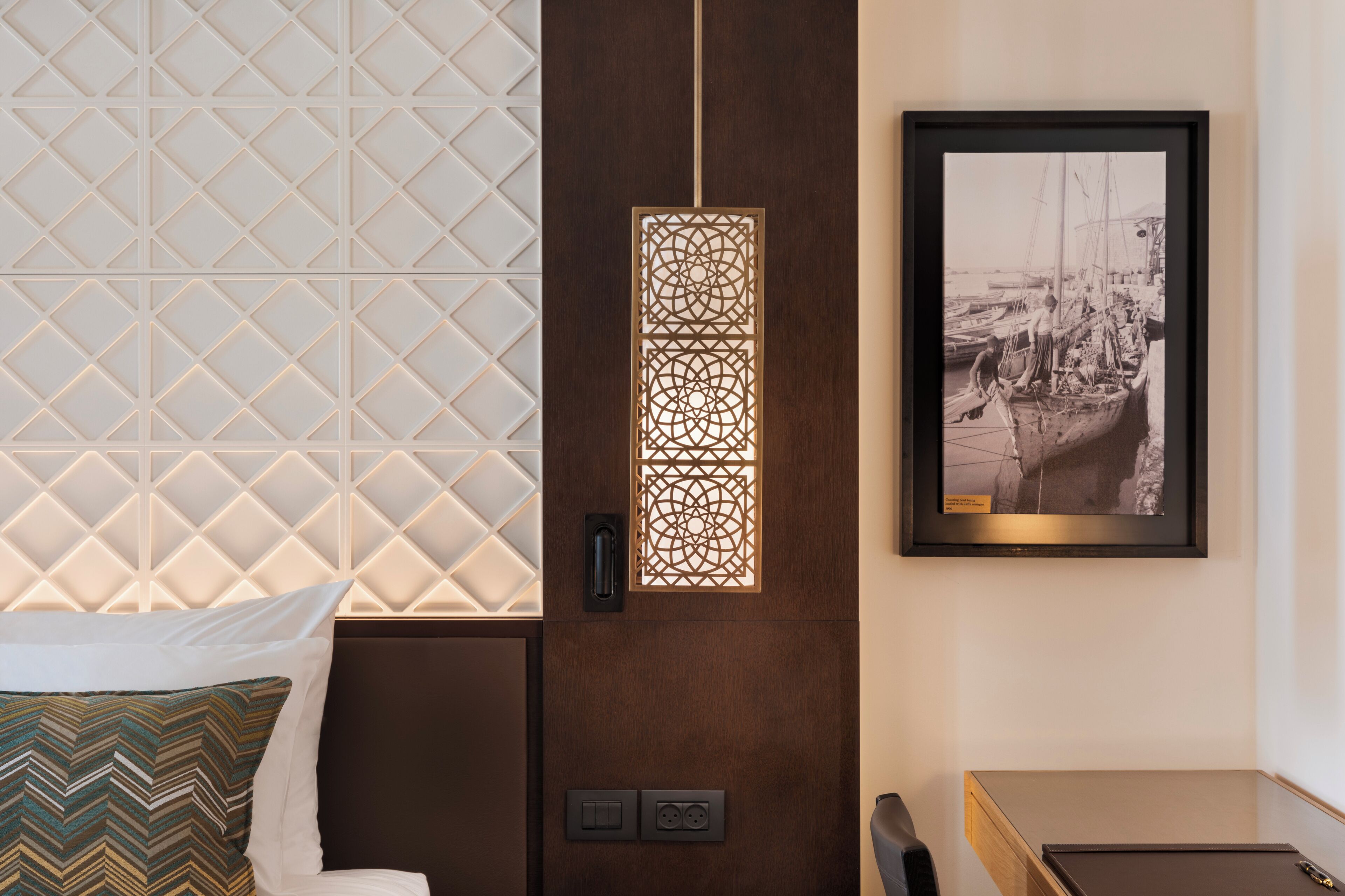 迷你吧、客房内保险箱、办公桌、隔音