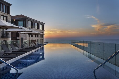 Piscina infinita