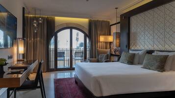 Executive Patio View Balcony | 1 soveværelse, minibar, pengeskab på værelset, skrivebord