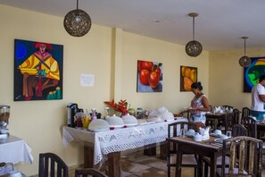 Free daily buffet breakfast  - Pousada Pé na Areia (Tibau do Sul)