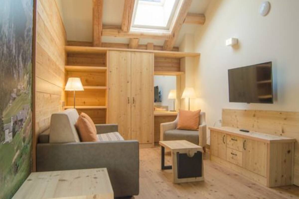 suite, 2 bedrooms | 2 bedrooms, in-room safe, desk, soundproofing