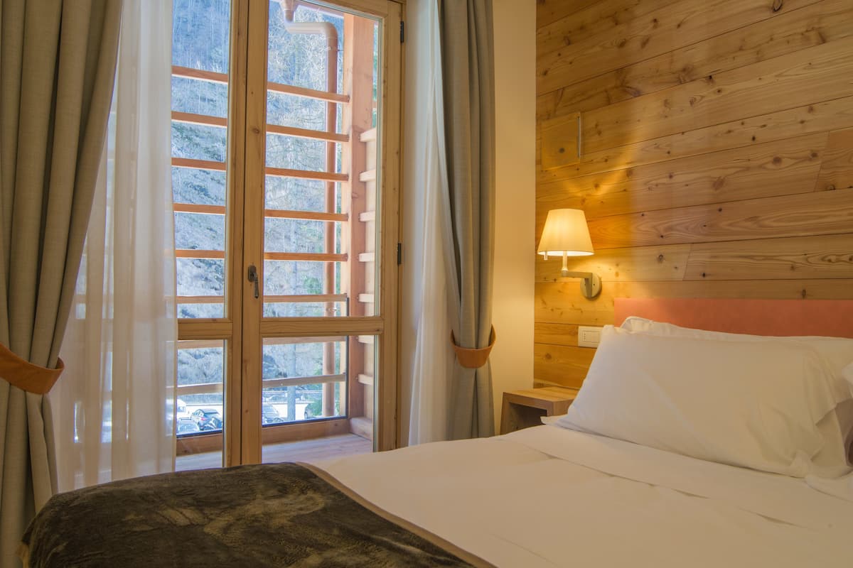 superior double or twin room | 2 bedrooms, in-room safe, desk, soundproofing