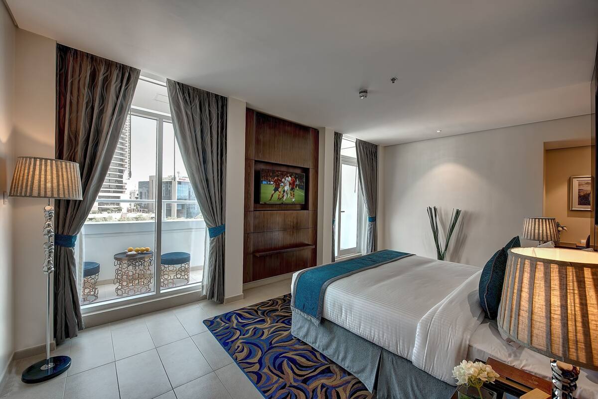 Premium bedding, minibar, in-room safe, desk