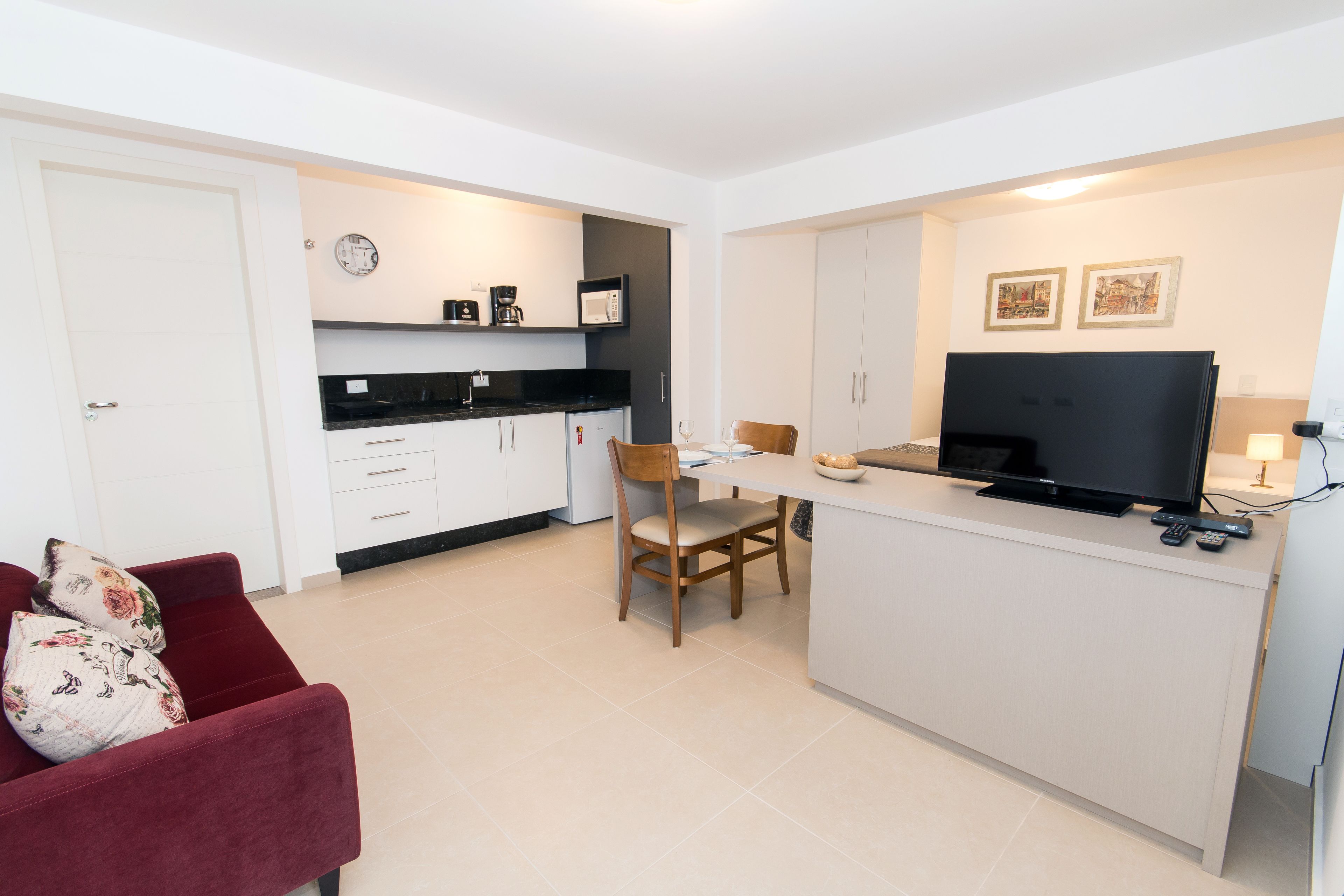 Quarto casal | Frigobar, cofres nos quartos, escrivaninha