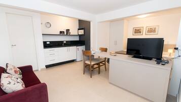 Quarto casal | Frigobar, cofres nos quartos, escrivaninha