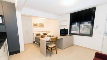 Quarto casal | Frigobar, cofres nos quartos, escrivaninha