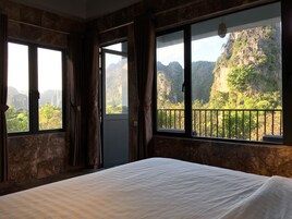 Panoramic Double Room | Minibar, in-room safe, desk, laptop workspace