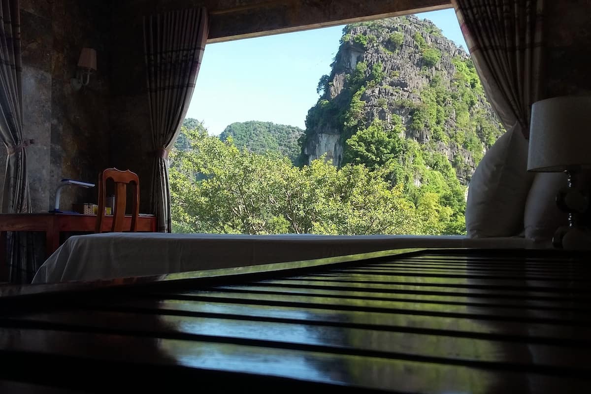 Chambre, vue montagne | Minibar, coffres-forts dans les chambres, bureau