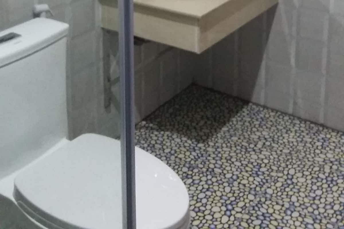 shower, free toiletries, hair dryer, bathrobes