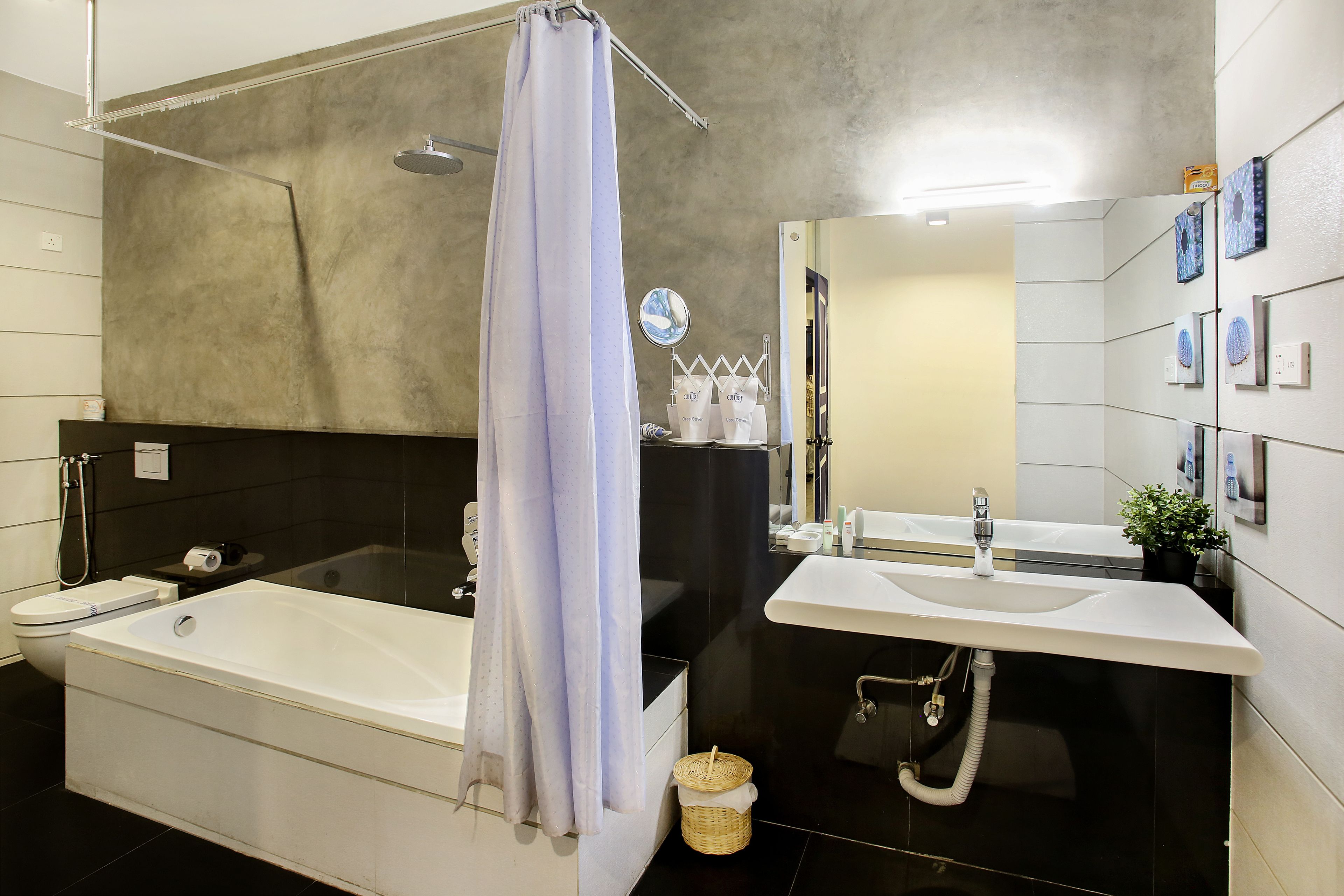 free toiletries, towels