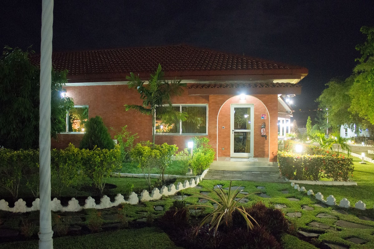 Deluxe Villa, 1 Bedroom | Depan hartanah - siang/malam