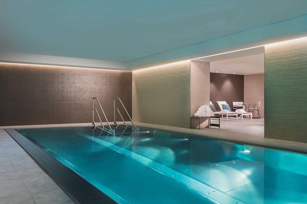 Indoor pool, sun loungers