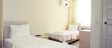 Kolmen hengen standard-huone | Työpöytä, ilmainen Wi-Fi