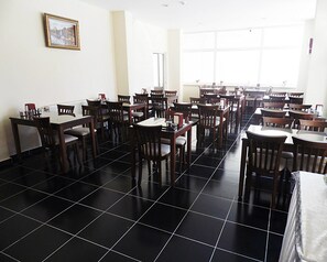 含每日吃到飽早餐