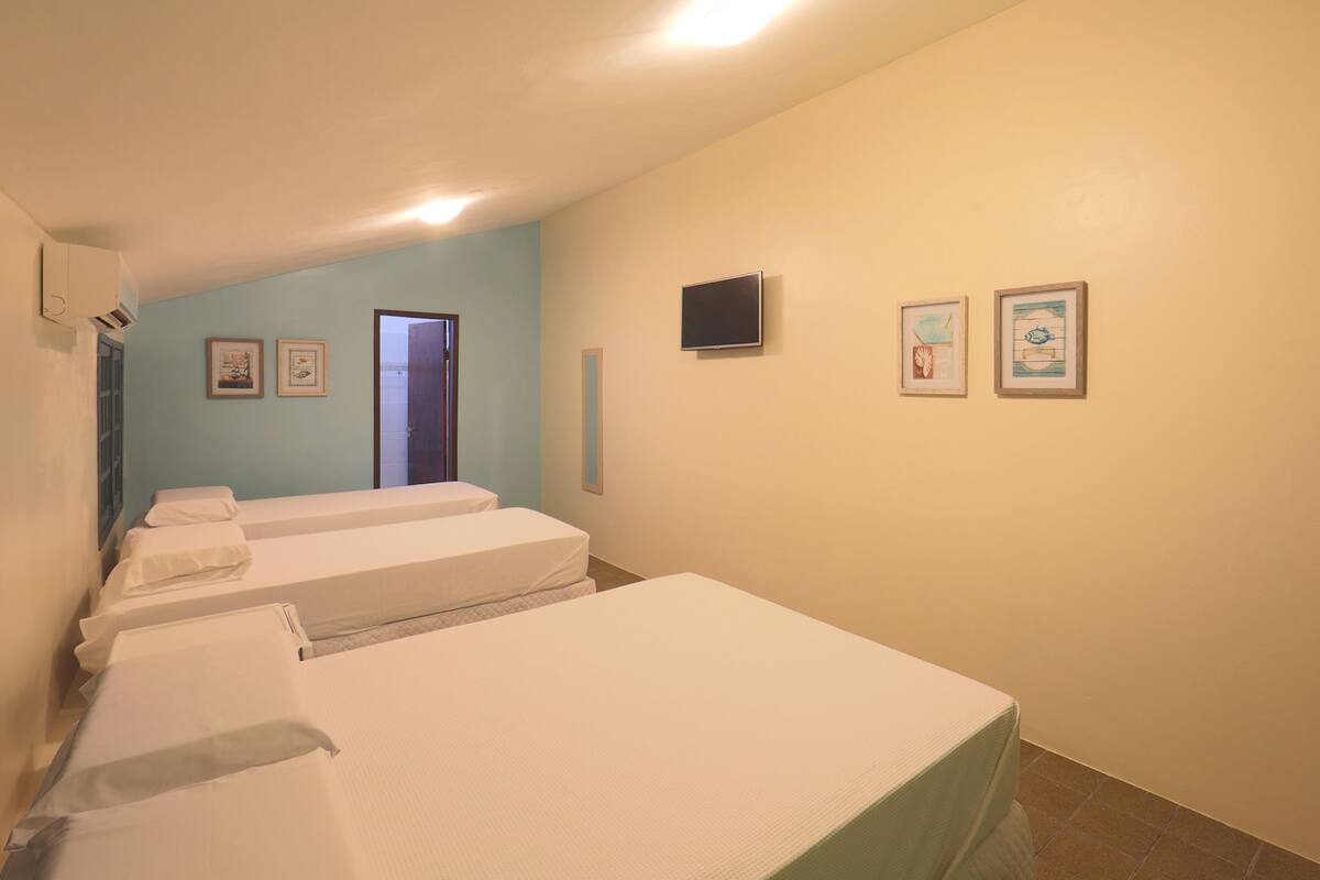 Een minibar, gratis wifi, beddengoed