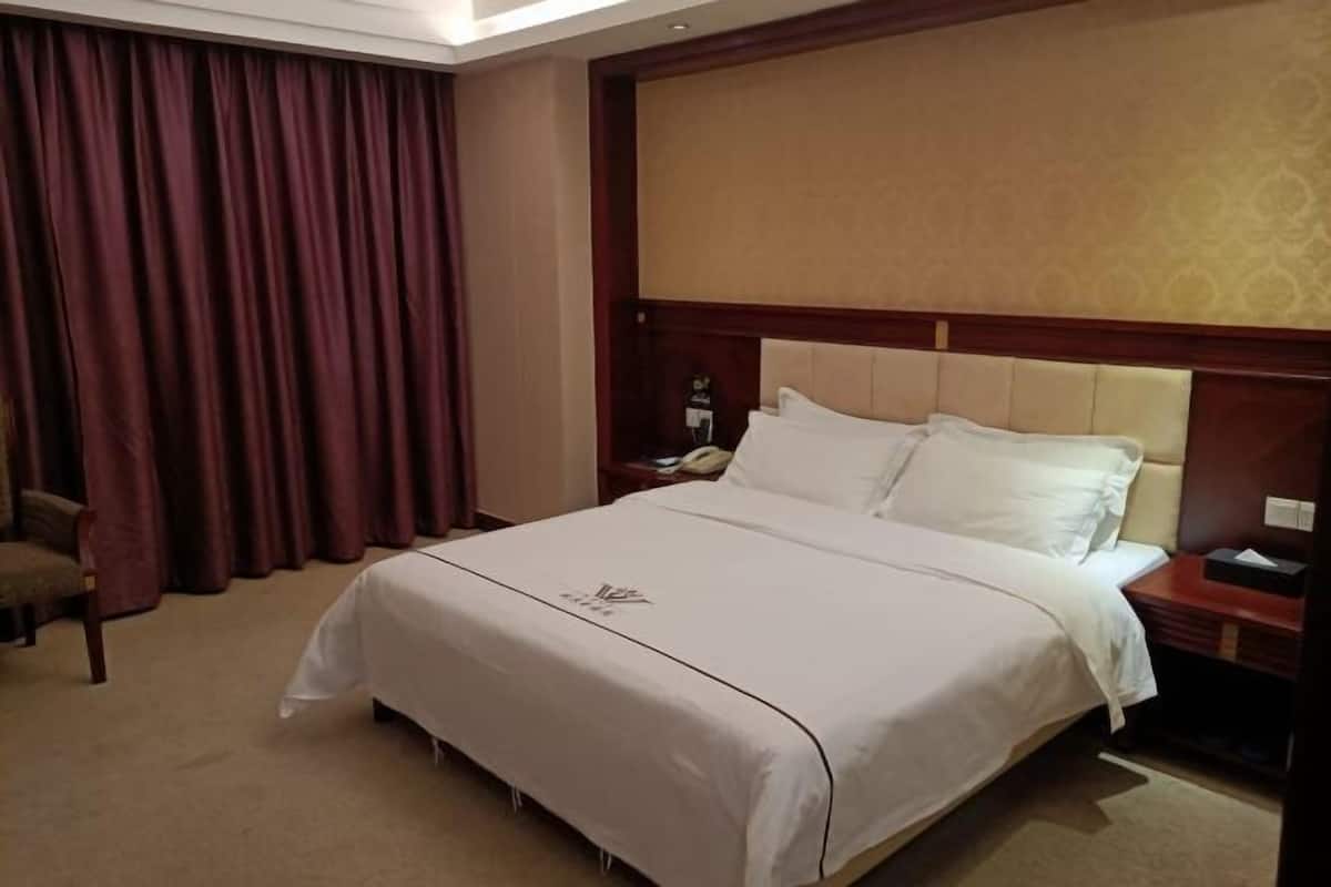 Minibar, in-room safe, desk, blackout curtains