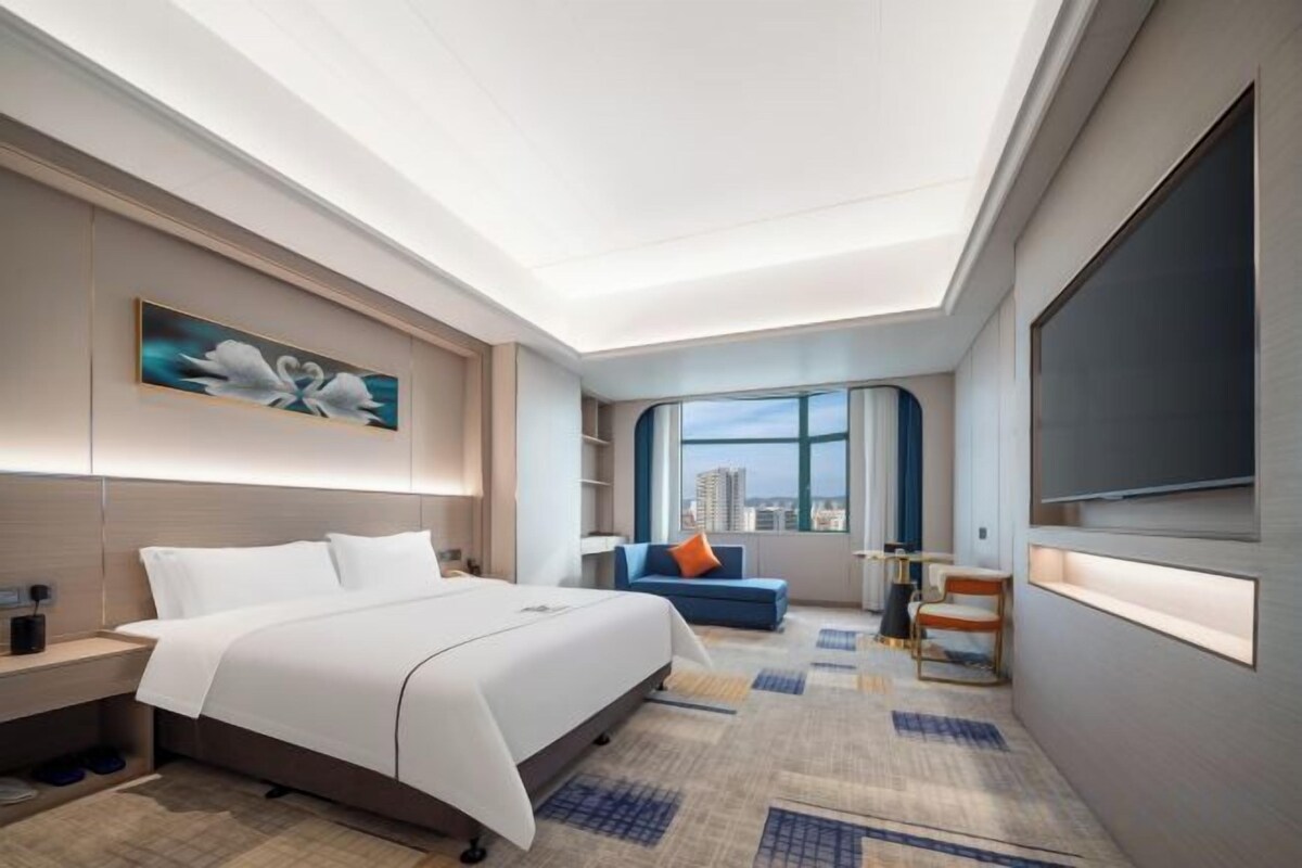 Minibar, in-room safe, desk, blackout drapes